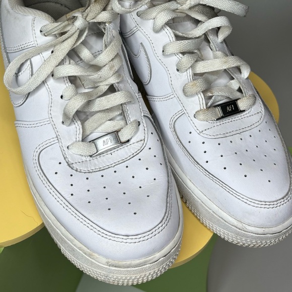 👟 NIKE AIR FORCE ONES - WOMANS SIZE 7 👟 - Picture 8 of 9